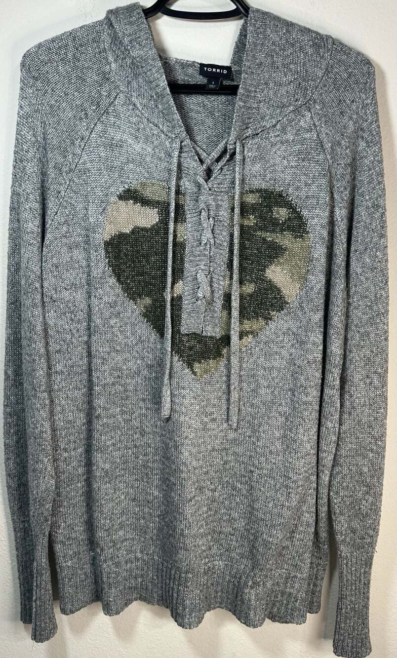 Torrid Grey Camo Heart Lace-Up Knit Hoodie Sweater Size 1